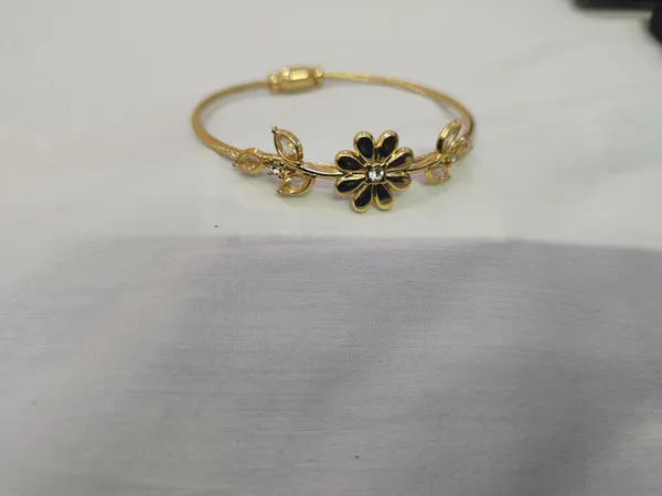 Gold_Tone_Floral_Bracelet_for_Women