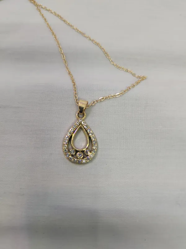 Gold-Toned_Teardrop_Pendant_Necklace_for_Women