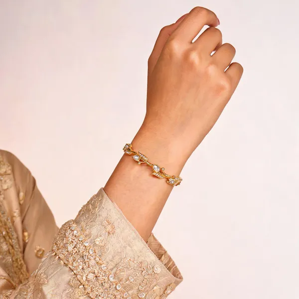 Gold_Stainless_Steel_Floral_Bracelet_For_Women