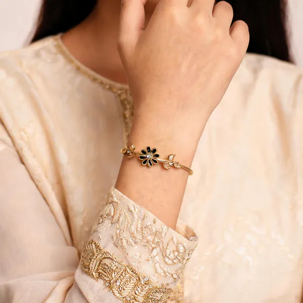 Gold_Stainless_Steel_Anti_Tarnish_Floral_Bracelet_For_Women