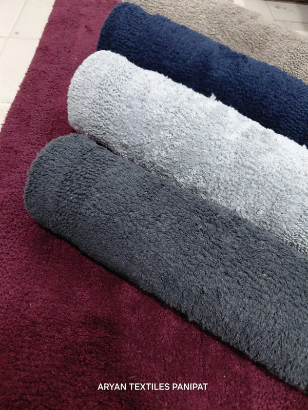 Plush_Solid_Color_Bath_Mat