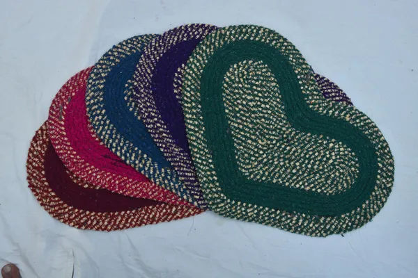 Woven_Multicolor_Oval_Table_Mat_Set