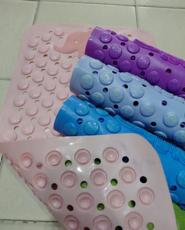 Silicone_Textured_Bathroom_Foot_Scrubber_Mat