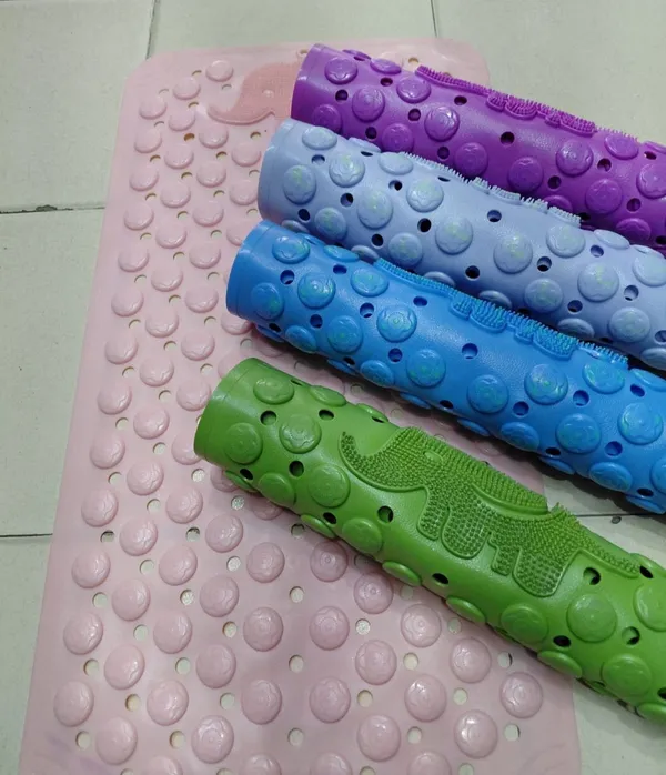 Silicone_Textured_Bathroom_Foot_Scrubber_Mat