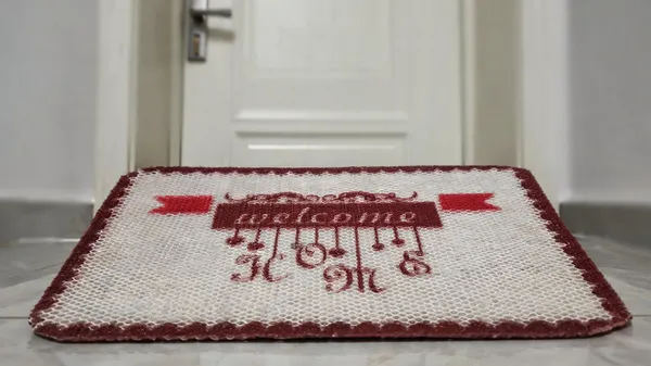 Pvc_Netted_Arabic_Calligraphy_Print_Red_Door_Mat