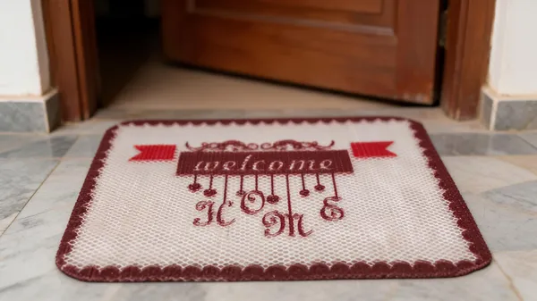 Pvc_Netted_Arabic_Calligraphy_Print_Red_Door_Mat