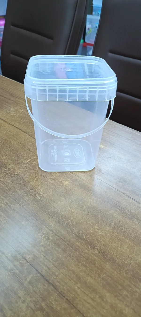 Transparent_Plastic_Bucket_With_Lid_And_Handle_Pack_Of__6