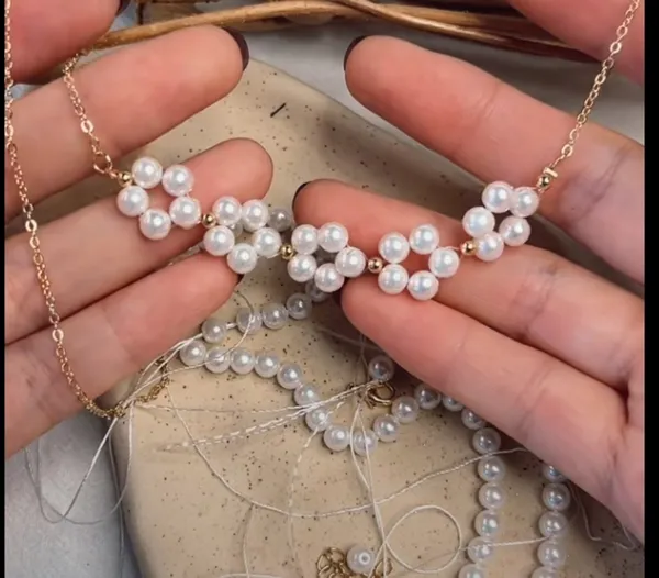 White_Pearl_Floral_Necklace_for_Women