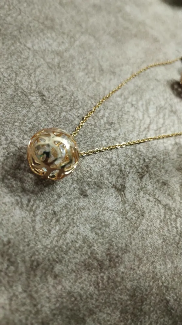 Gold_Tone_Filigree_Pendant_Necklace_for_Women