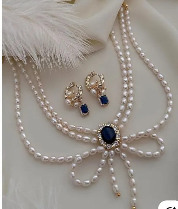 White_Pearl_Statement_Necklace_Set_For_Women