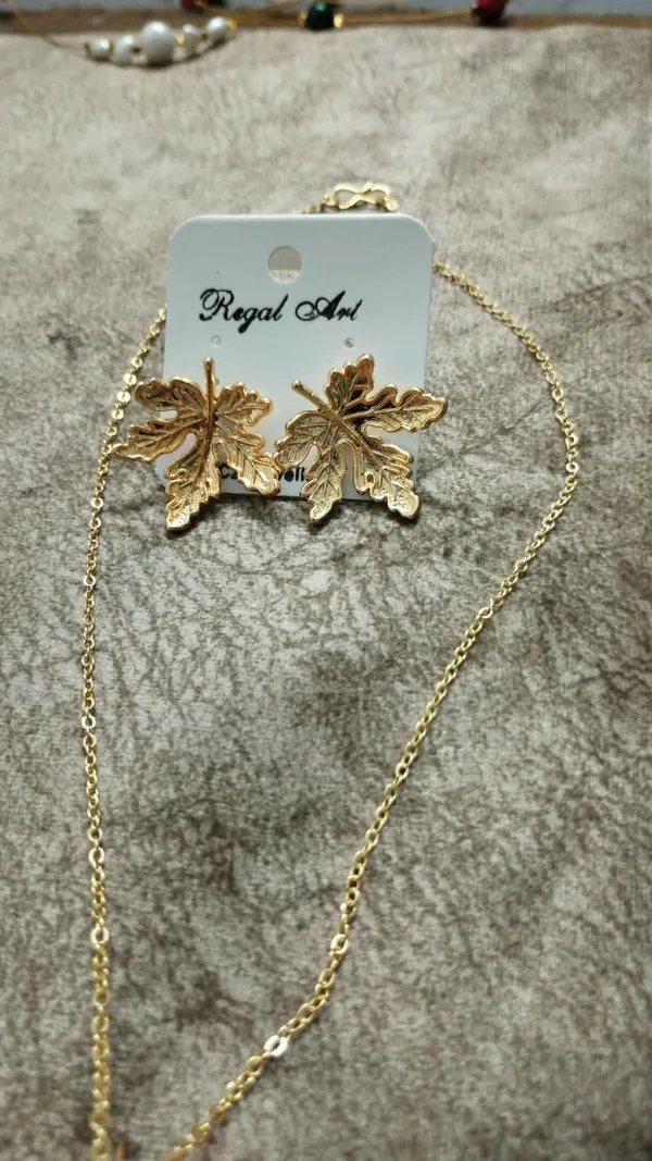Gold_Tone_Leaf_Design_Necklace_And_Earrings_Set_for_Women