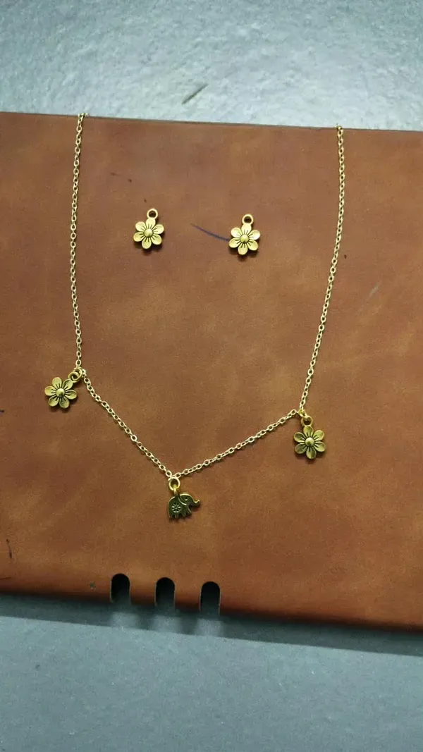 Golden_Stainless_Steel_Necklace_With_Earing_For_Women