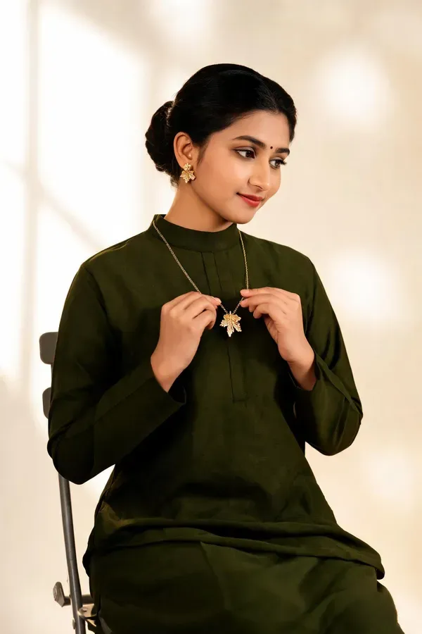 Golden_Stainless_Steel_Necklace_With_Earing_For_Women_Pack_Of_2