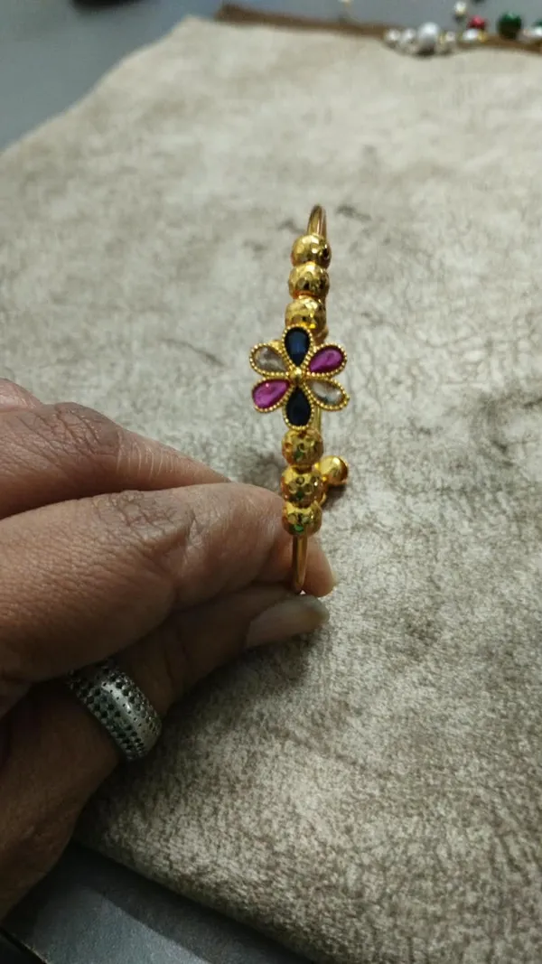 Gold_Tone_Floral_Enamel_Bangle_For_Women