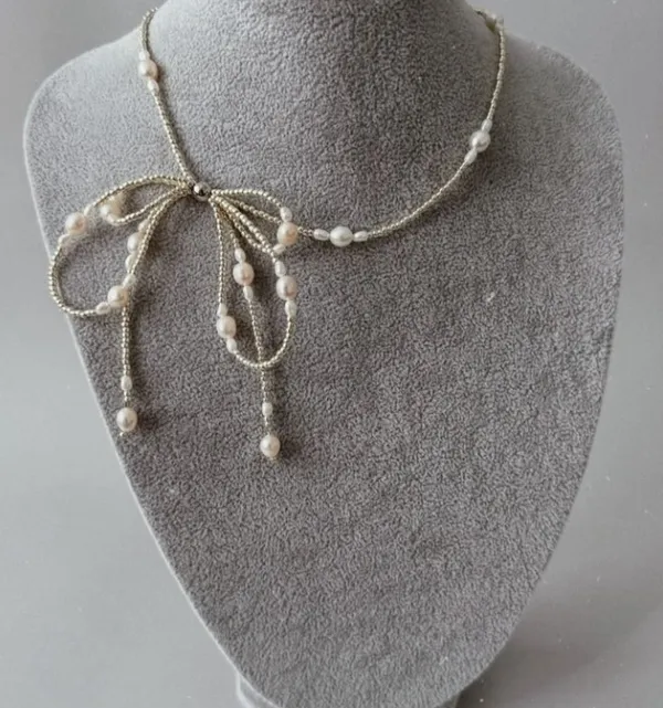 Silver_Tone_Pearl_Accent_Bow_Necklace