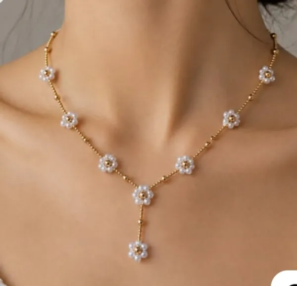 Gold_Floral_Necklace_for_Women