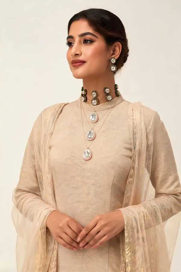 Golden_Pearls_And_Stones_Necklace_With_Earing_For_Women