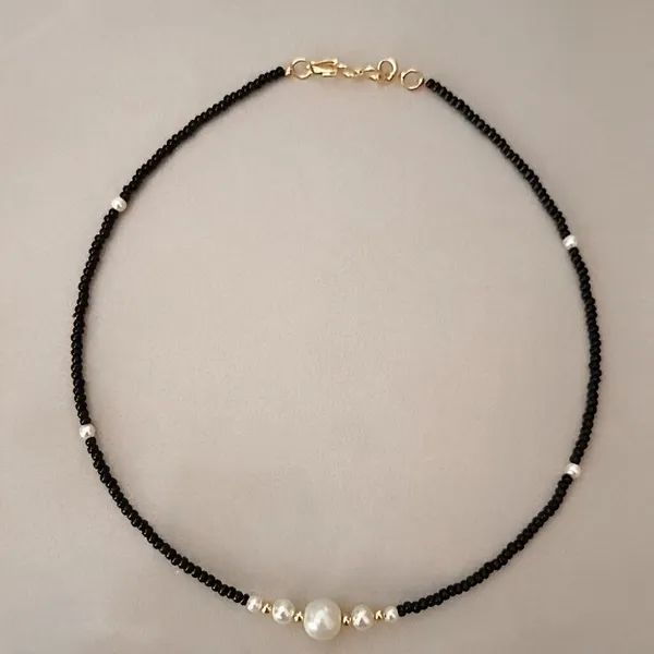 Black_Pearls_And_Stones_Necklace_For_Women
