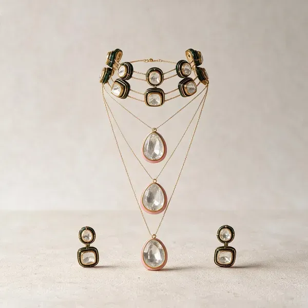 Golden_Pearls_And_Stones_Necklace_With_Earing_For_Women