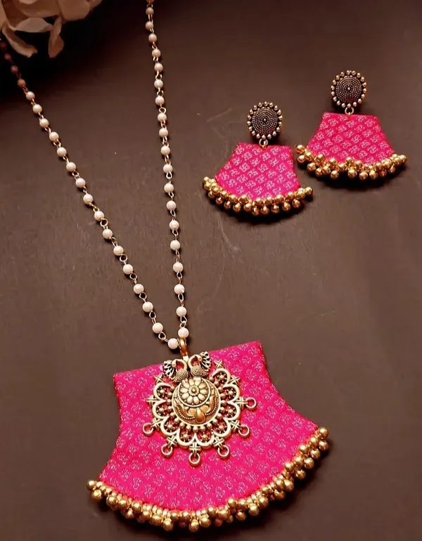 Golden_Stainless_Steel_Necklace_With_Earing_For_Women