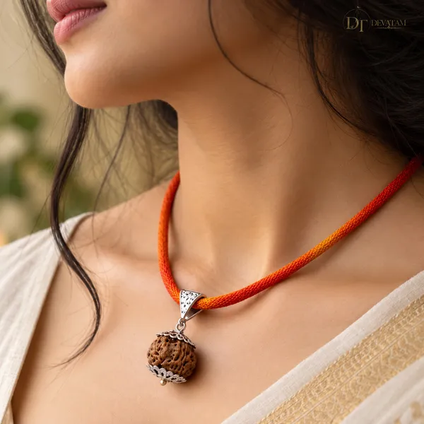 Red_Cord_5_Mukhi_Nepali_Rudraksha_Pendant_Unisex