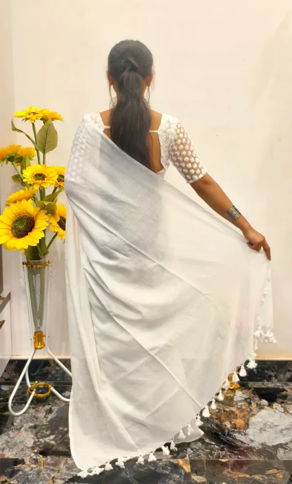 White_Masrise_Cotton_Plain_Tassel_Border_Saree_For_Women