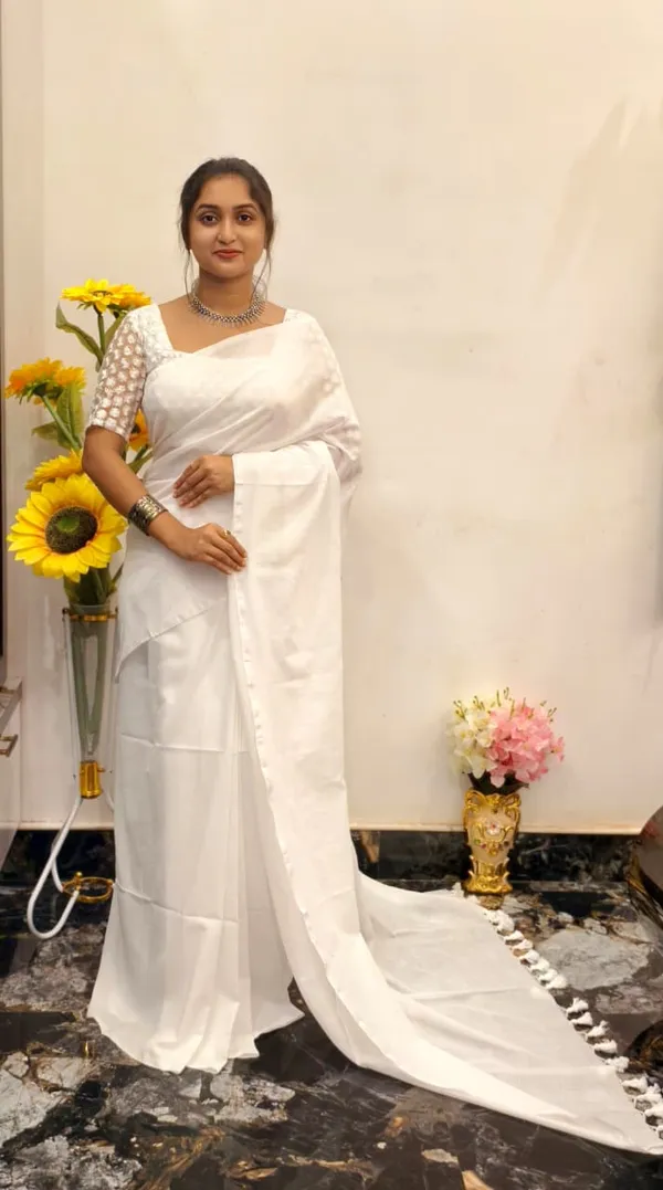 White_Masrise_Cotton_Plain_Tassel_Border_Saree_For_Women