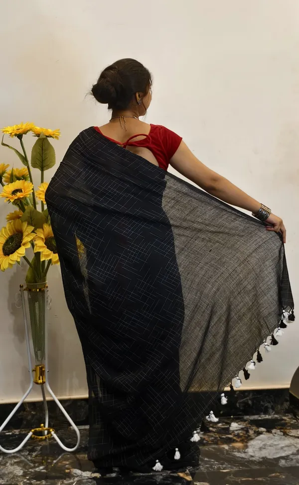 Black_Masrise_Cotton_Geometric_Print_Saree_For_Women
