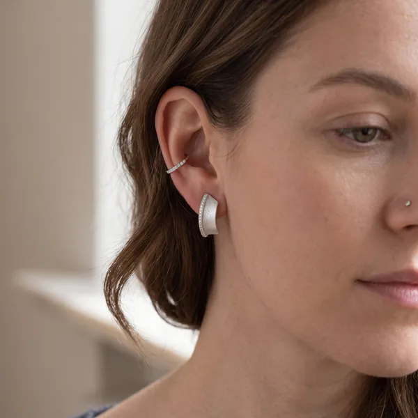 Silver-Tone_Curved_Stud_Earrings_for_Women