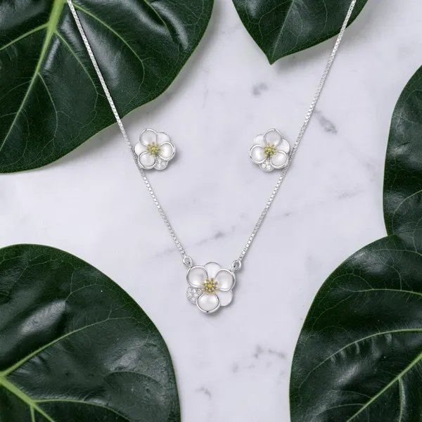Silver_Floral_Necklace_And_Earrings_Set_For_Women