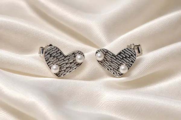 Platinum_Plated_925_Silver_Heart_Stud_Earring_For_Women