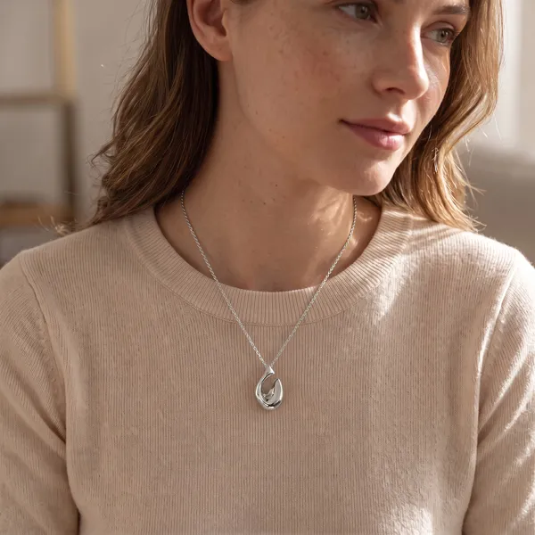 Silver_Pendant_Dolphin_Necklace_for_Women