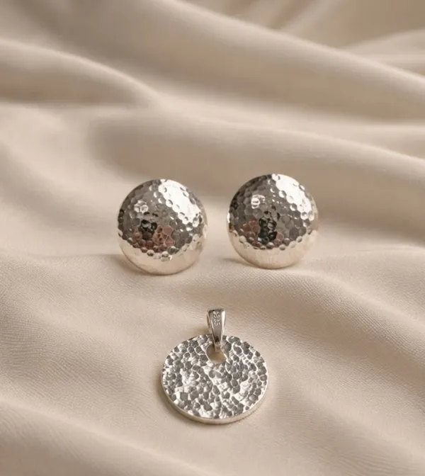 Platinum_Plated_925_Silver_Hammered_Round_Stud_Pendant_Jewelry_Set_For_Women