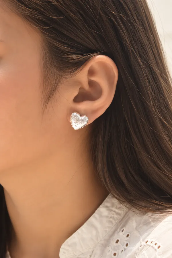 Platinum_Plated_925_Silver_Dazzling_Hearts_Stud_Earrings_For_Women
