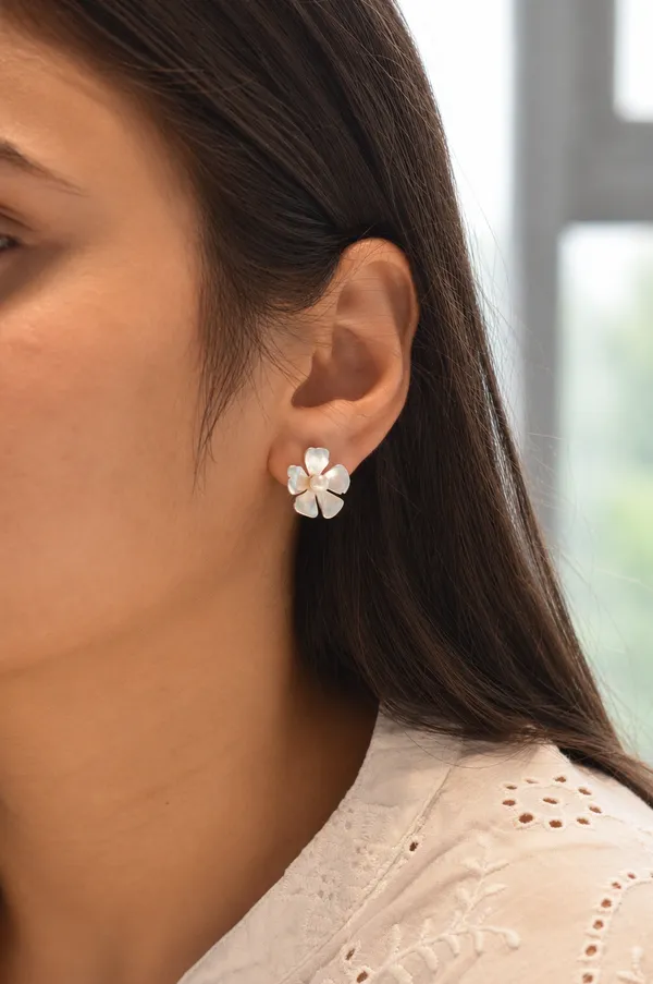 925_Silver_Elegant_White_Pearl_Floral_Stud_Earrings_For_Women