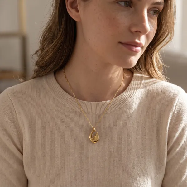 Gold_Tone_Dolphin_Pendant_Necklace_for_Women