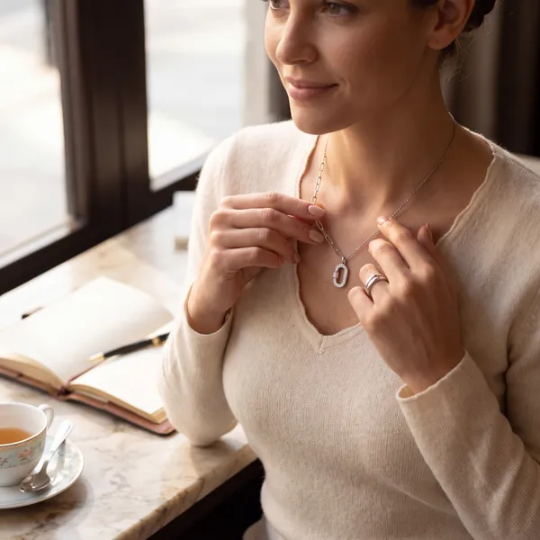 Silver_Tone_Oval_Pendant_Necklace_for_Women