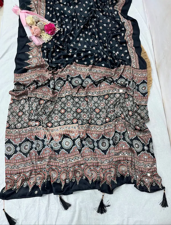 Black_Printed_Tassel_Dupatta_For_Women