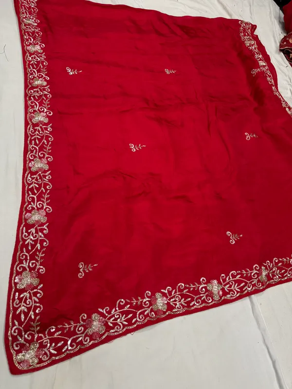 Red_Embroidered_Dupatta_For_Women