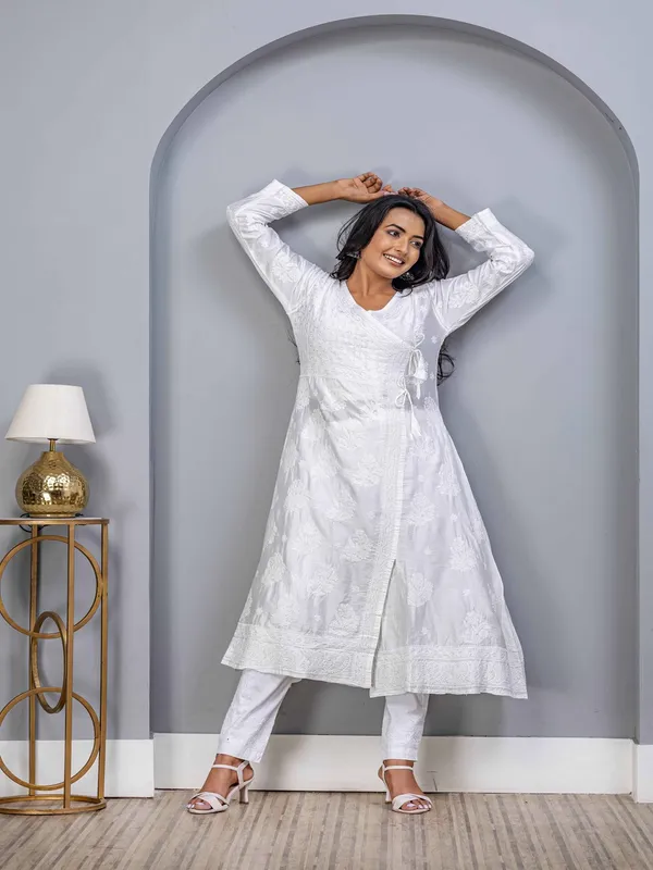 Hand_Crafted_Lucknowi_Chikankari_Mul_Chanderi_White_Angarkha