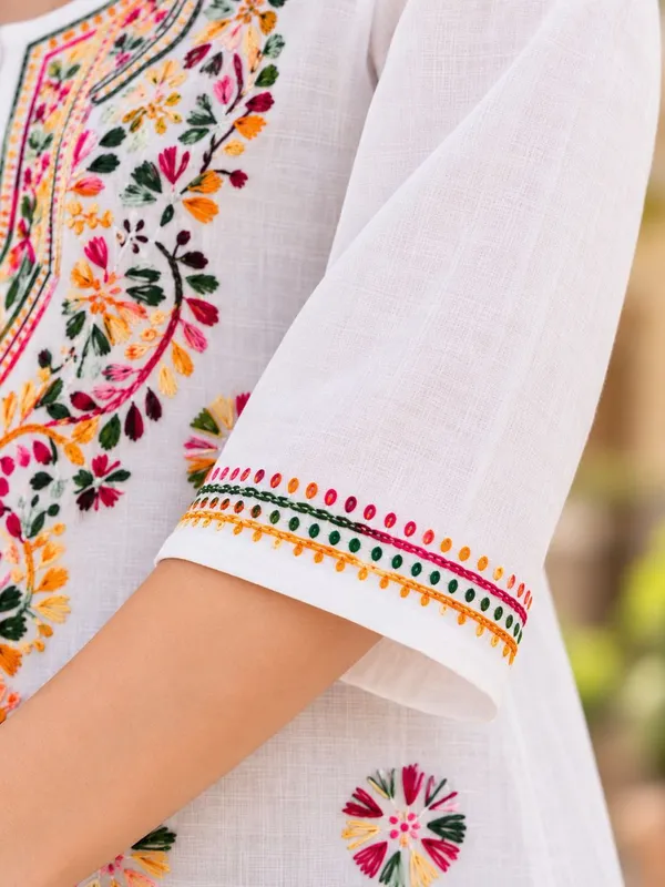 White_Hand_Embridered_Lucknow_Chikankari_Noori_Cotton_Kurti