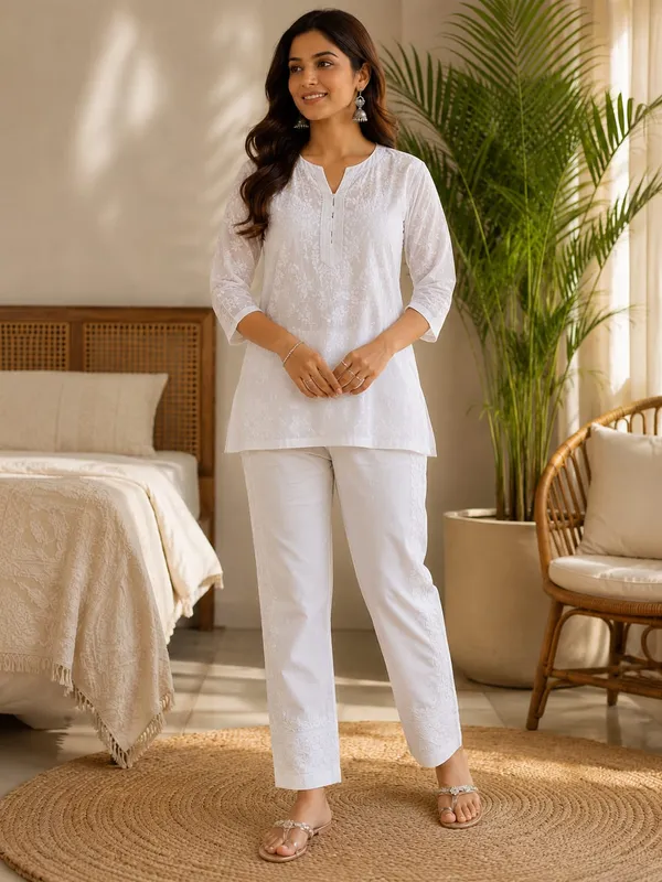 White_Hand_Embroidered_Chikankari_Lycra_Pant_With_Bakhiya_Work