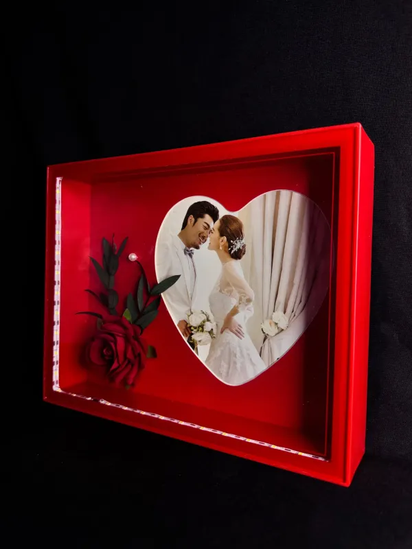 Squre_Shaped_Red_Photo_Frame