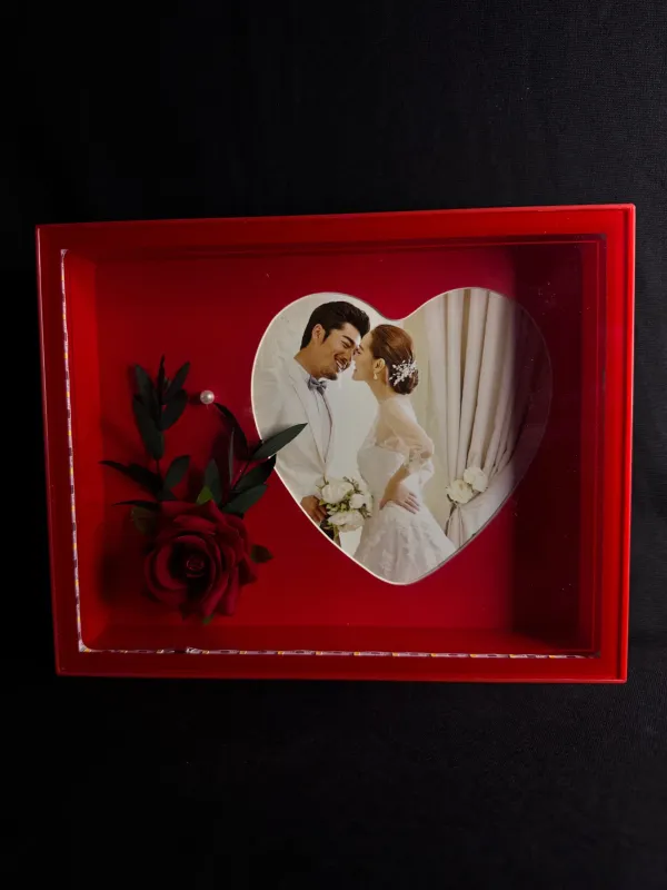 Squre_Shaped_Red_Photo_Frame
