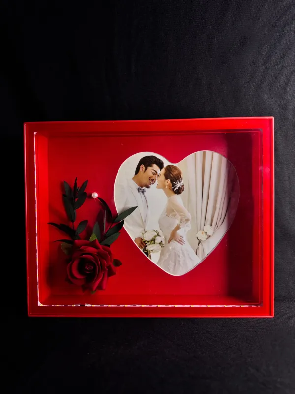 Squre_Shaped_Red_Photo_Frame