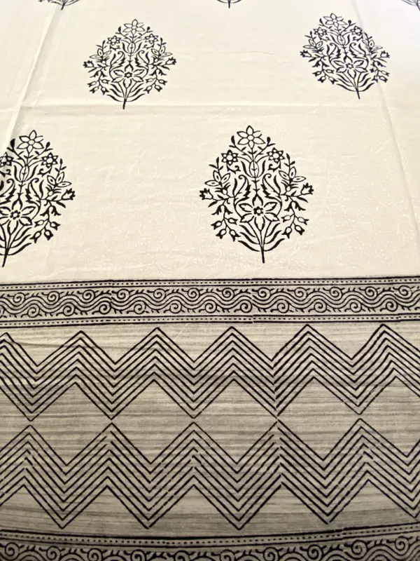 Hand_Blockprinted_Cotton_Double_Bedsheet_With_Pillow_Covers