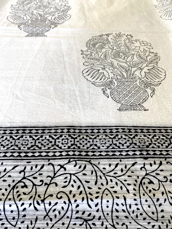 Hand_Blockprinted_Cotton_Double_Bedsheet_With_Pillow_Covers