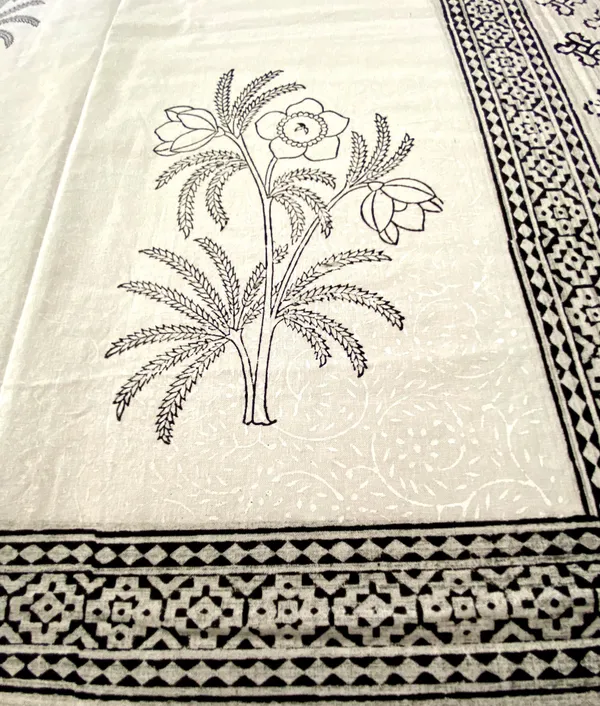 Hand_Blockprinted_Cotton_Double_Bedsheet_With_Pillow_Covers