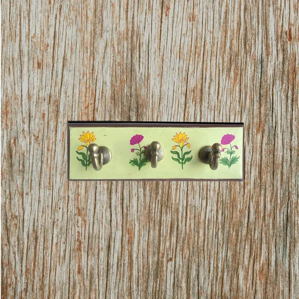Handpainted_Antique_Look_Wooden_Wall_Hanger_With_3_Hooks_Pale_Green