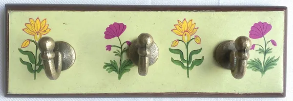 Handpainted_Antique_Look_Wooden_Wall_Hanger_With_3_Hooks_Pale_Green